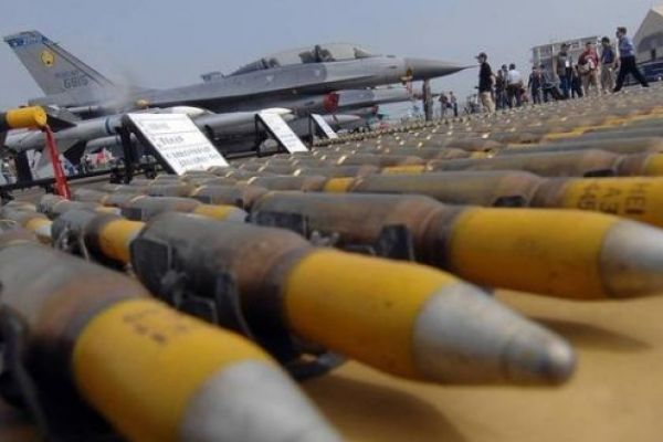 “الغارديان”: الأسلحة البريطانية تفاقم الأزمة الإنسانية في اليمن  