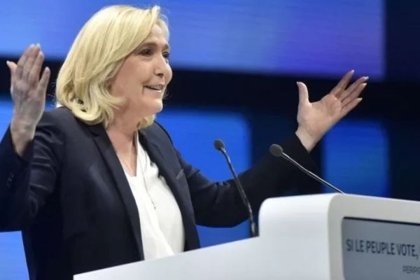 مارين لوبان: من هي المرشحة الرئاسية الفرنسية التي تريد وضع قيود على الهجرة والحجاب؟