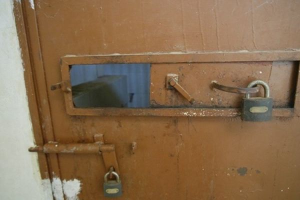 "هآرتس": عن غرف التعذيب في معتقل الخيام