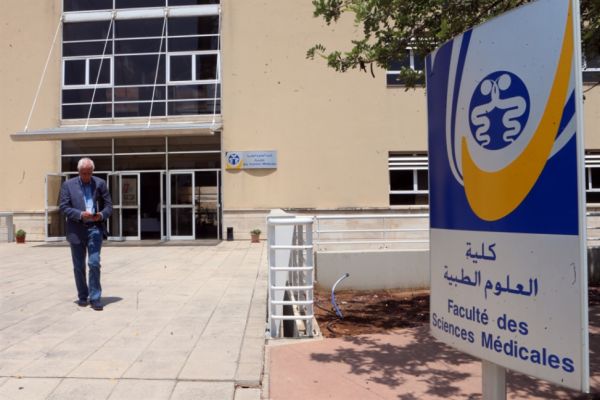 المستشفيات نحو خفض رواتب طلاب طب «اللبنانية»