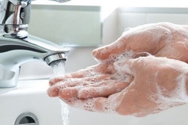 دراسة جديدة: غسل اليدين بالصابون أفضل من المطهر لتفادى فيروس كورونا