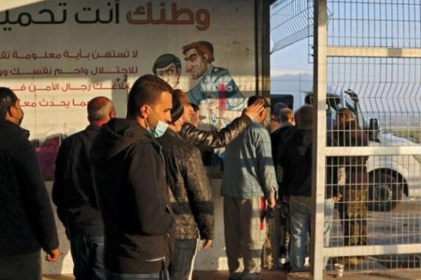 "فتحات التهريب".. لقمة عيش العمال الفلسطينيين المغمسة بالدم